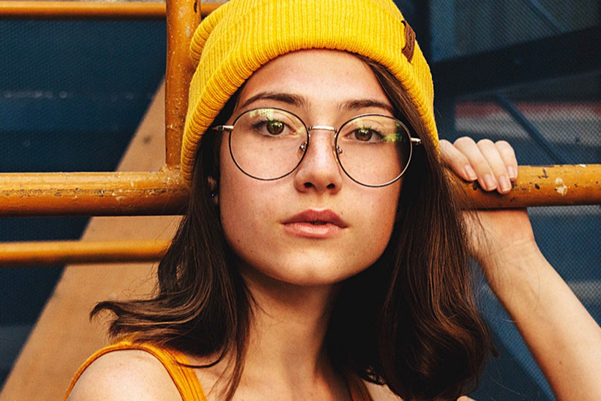 Schminktipps, wenn man eine Brille trägt Schminktipps, wenn man eine Brille trägt