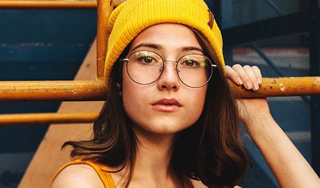 Schminktipps, wenn man eine Brille trägt Schminktipps, wenn man eine Brille trägt