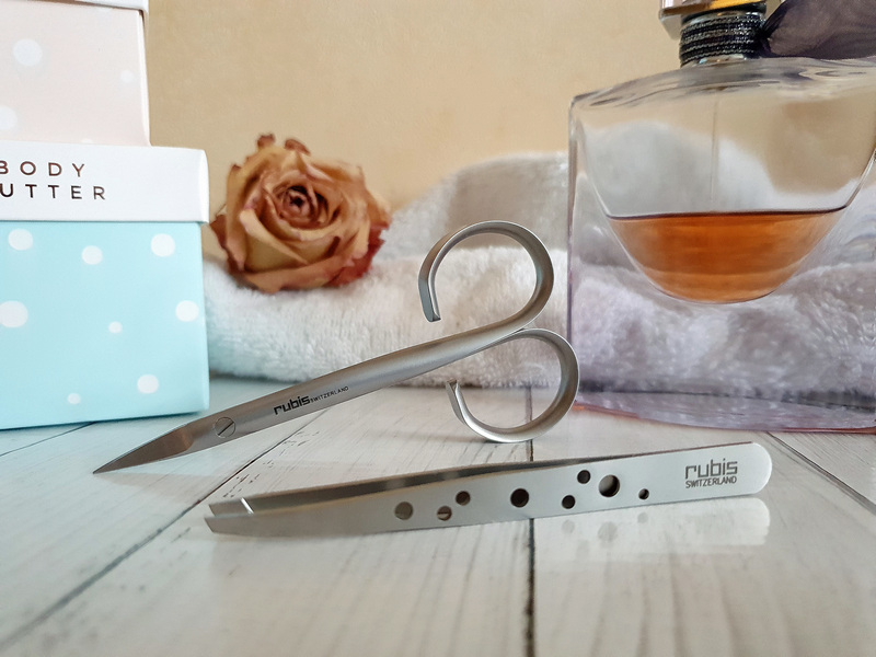 Deutscher Lifestyle-Blog COLORFUL THINGS testet unsere Elegance-Pinzette & die Sauro Fußnagelschere